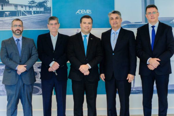 Ademi-DF recebe Presidência do BRB em reunião de diretoria e associados