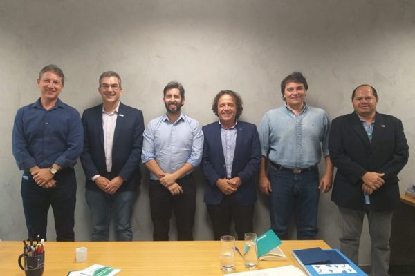 O Presidente da Ademi-DF, Eduardo Aroeira Almeida e o Presidente do Sinduscon-DF, Dionyzio Klavdianos, estiveram reunidos com o Deputado Distrital, Leandro Grass (Rede Sustentabilidade).