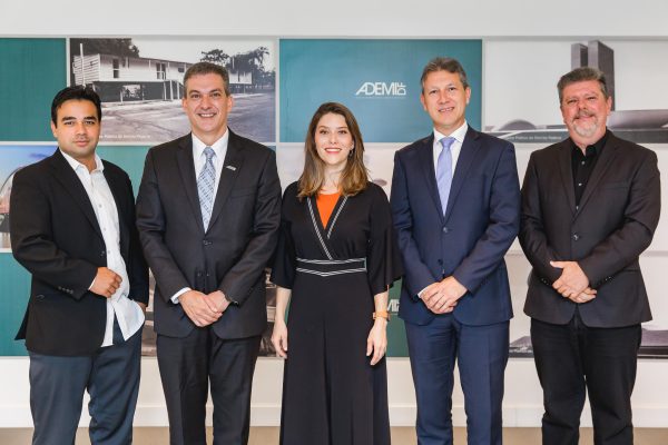 ADEMI-DF RECEBE DEPUTADA DISTRITAL E SINALIZA PREOCUPAÇÃO COM SEGURANÇA JURÍDICA PARA INVESTIMENTO NO DF