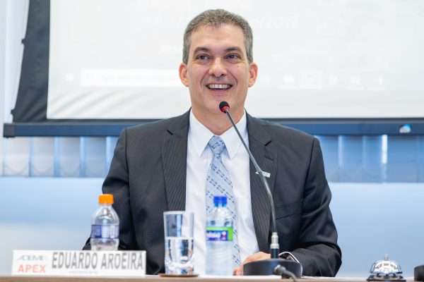 NO JN, PRESIDENTE DA ADEMI-DF DISCUTE AS DIFICULDADES PARA EMPREENDER NO BRASIL