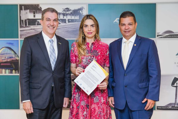 ADEMI DF RECEBE PARLAMENTAR FEDERAL E ABRE DIÁLOGO  EM TORNO DA REFORMA TRIBUTÁRIA