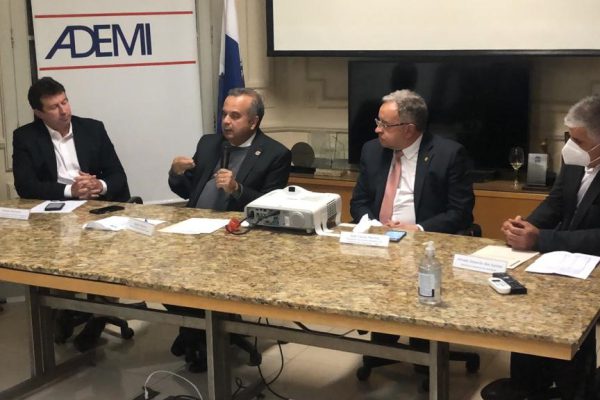 MINISTRO ROGÉRIO MARINHO DISCUTE SOLUÇÕES PARA A HABITAÇÃO EM 2021