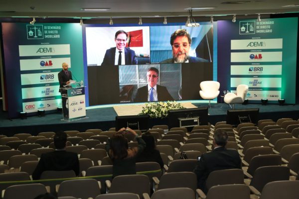 EM SEMINÁRIO DA ADEMI DF, ESPECIALISTAS DISCUTEM EXISTÊNCIA OU NÃO DO VÍNCULO EMPREGATÍCIO ENTRE CORRETORES E EMPRESAS DO SETOR