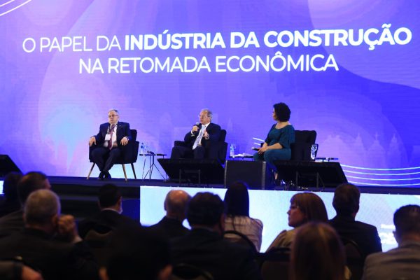 ENIC: PAULO GUEDES DISCUTE PAPEL DA CONSTRUÇÃO NA RETOMADA ECONÔMICA