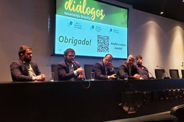 NEOENERGIA BRASÍLIA REÚNE-SE COM CONSTRUÇÃO CIVIL DO DISTRITO FEDERAL