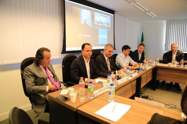 NA ADEMI DF, SEDUH E CLDF FAZEM BALANÇO E DISCUTEM NOVOS AVANÇOS PARA O AMBIENTE DE NEGÓCIOS