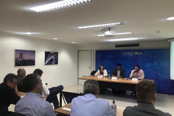 EM OFICINA DA SEDUH, ADEMI DF DEFENDE ADENSAMENTO URBANO NO DISTRITO FEDERAL