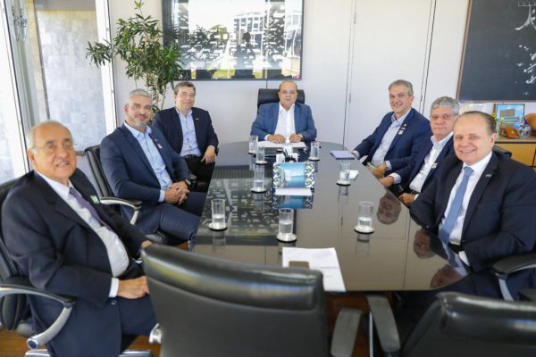 EM AUDIÊNCIA COM IBANEIS ROCHA, ADEMI DF APRESENTA SUA NOVA DIRETORIA