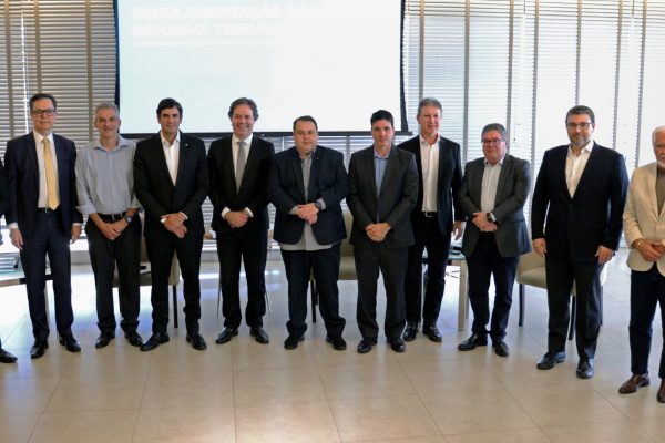 Setor da construção dialoga sobre Reforma Tributária com parlamentares do DF