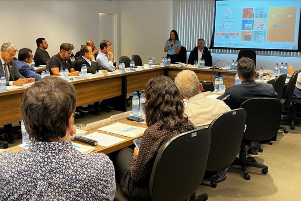 Na ADEMI DF, empresários do mercado imobiliário discutem maior uso do drywall