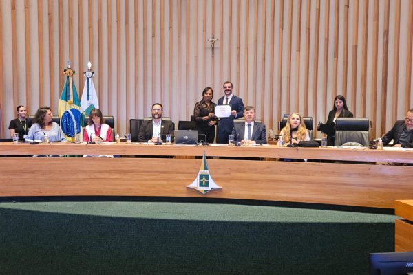 Presidente da ADEMI DF é homenageado na CLDF