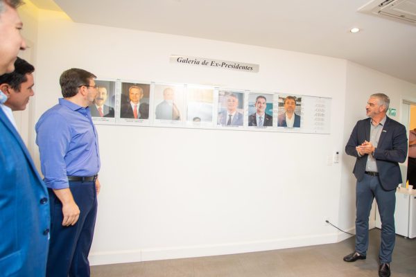 ADEMI DF homenageia ex-presidente Roberto Botelho