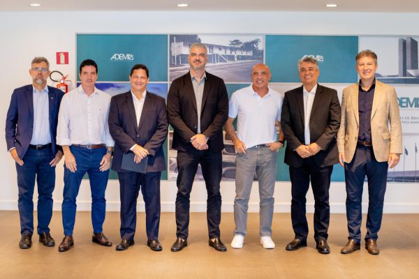 Presidente da CLDF participa de reunião com empresários da ADEMI DF